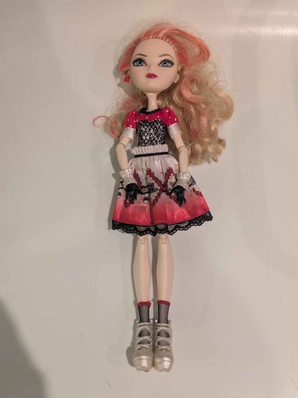 Ever After High Apple White Hat-Tastic Party Doll